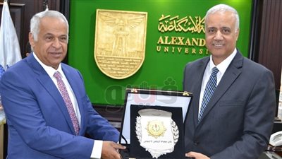 جامعة الإسكندرية ونادي سموحة يوقعان اتفاقية للتعاون في الأنشطة