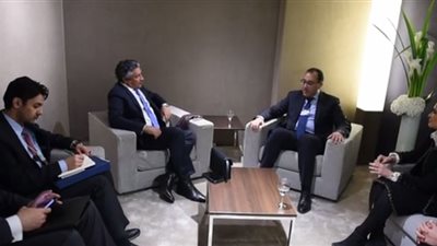 مدبولي يلتقى وزير الاقتصاد السعودي في دافوس (فيديو)