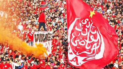 غضب مسئولي الوداد لتأخر دخول ملابس الفريق قبل موقعة الأهلي