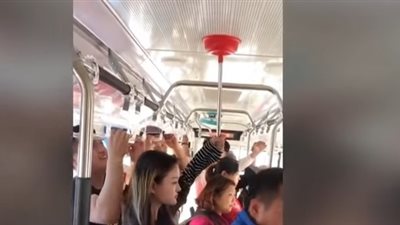 أغرب حل لمشكلة تأرجح الركاب يمينا ويسارا داخل الأتوبيس