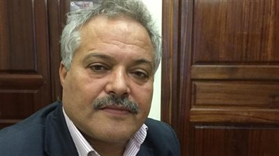 نائب تونسي يتهم الإخوان بالتحريض على اغتياله بعد معركة في البرلمان