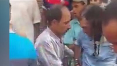 بالفيديو.. أهالي ديرب نجم يضبطون لصا لمحاولته سرقة فتاة