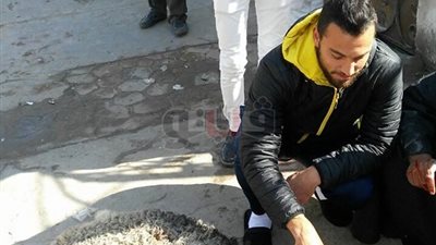 عمر بسام يذبح خروفا قبل مواجهة الاتحاد السكندري (صور)