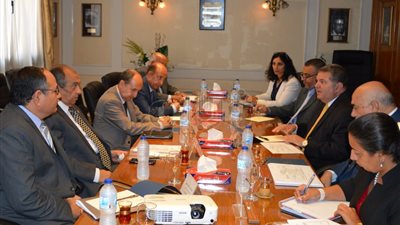 3 وزراء يبحثون تطوير صناعة الغزل والنسيج