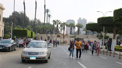 إجراءات أمنية مشددة على بوابات جامعة القاهرة