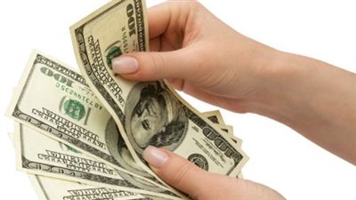 سعر صرف الدولار بفروع البنوك العاملة بمطار القاهرة