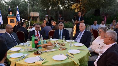 السفير المصري بـ«تل أبيب» على مائدة إفطار الرئيس الإسرائيلي