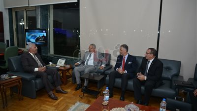 محافظ مطروح يستقبل أمين جائزة خليفة الدولية لنخيل التمور (صور)