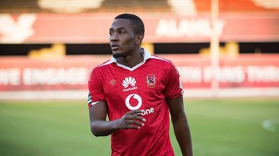 أجايي وفخري يؤديان تدريبات تأهيلية بمران الأهلي