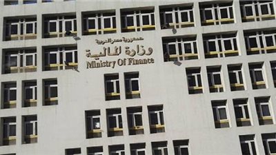 المالية تصدر كتابين دوريين بشأن ضريبة الدخل على الأطباء والمحامين