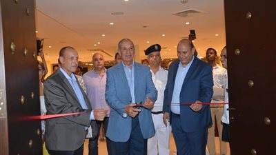 محافظ البحر الأحمر يشهد ختام المعرض الدولي للفنون بالغردقة (صور)