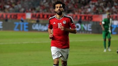 صلاح مواسيا تريزيجيه بعد إصابته: «ألف سلامة عليك يا تريزي»