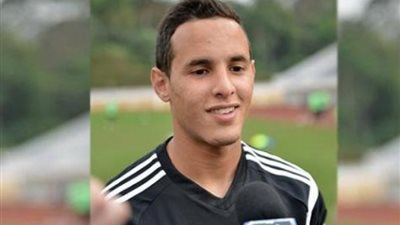 صراع بين إسبانيول وفيورنتينا للتعاقد مع مدافع منتخب الجزائر