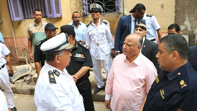 إيقاف رئيس حي شبرا عن العمل وإحالته للتحقيق في واقعة العقار المنهار