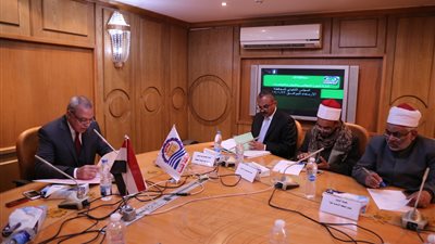 محافظ قنا يوجه بحصر أعداد التكاتك لتقنين أوضاعهم (صور)