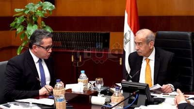 رئيس الحكومة يتابع مع وزير الآثار تطوير المتاحف