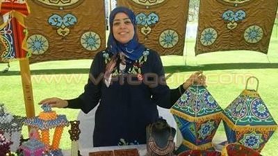 بالصور.. عاملات الفوانيس بقنا: تعلمنا الصناعة في الجمعيات الأهلية