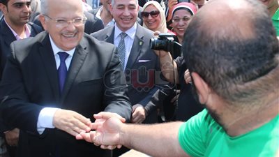 رئيس جامعة القاهرة يهزم مدرب «الريست» بحفل استقبال الطلاب الجدد (صور)