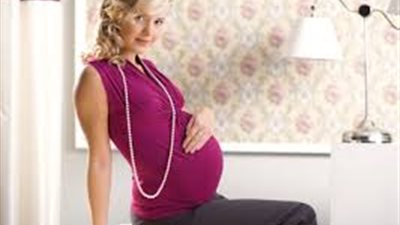 للحوامل.. نزول البحر في الشهور الأولى  خطر علي الجنين