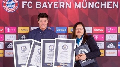 فيفا يحتفل بذكرى خماسية ليفاندوفسكي في مرمى فولفسبورج