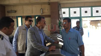 وزير النقل يتفقد مترو الأنفاق للاطمئنان على الخدمة المقدمة للركاب