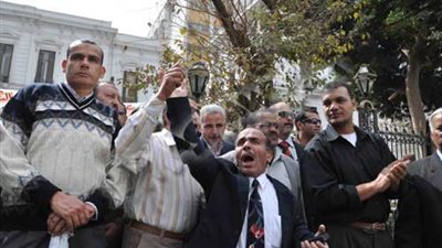 رجال أعمال يقللون من أهمية زيادة المعاشات.. بدر الدين: زيادة الـ20% ليس لها قيمة..  الجبالى: العمال يدركون حجم الأزمة المالية التى تمر بها البلاد..علام: زيادة المعاشات مقدمة لارتفاع الأسعار