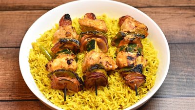 حضري أسياخ الدجاج مع الأرز الأصفر من مطبخ الشيف نيفين