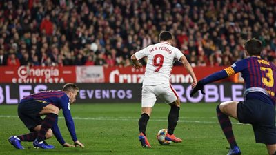 برشلونة يسقط أمام إشبيلية بهدفين دون رد