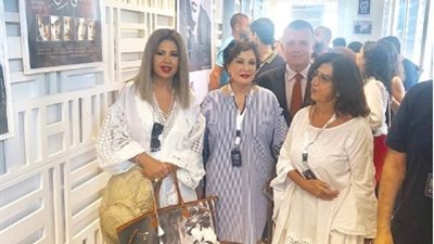 لبلبة وبوسي شلبي في معرض يوسف شاهين بمهرجان الجونة (فيديو)