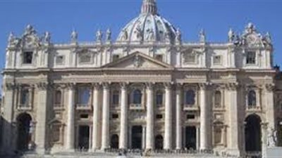 صحفي سعودي: قطر سحبت مليار دولار من بنك الفاتيكان وأرسلتها إلى إيران