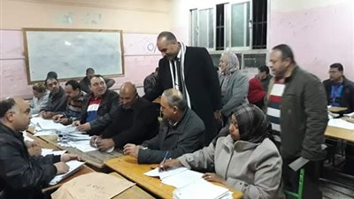 وكيل «تعليم الجيزة» يواصل جولاته لتفقد تصحيح امتحانات الإعدادية