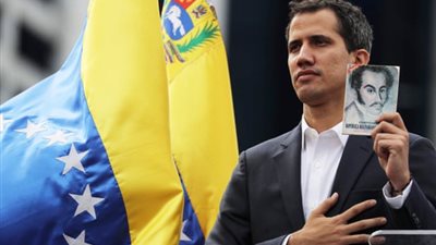 أسباب حمل خوان جويدو الجديد لدستور فنزويلا وصورة سيمون بوليفار