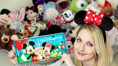 بالصور.. فتاة تنفق 22 ألف جنيه إسترليني على ألعاب «ديزني»