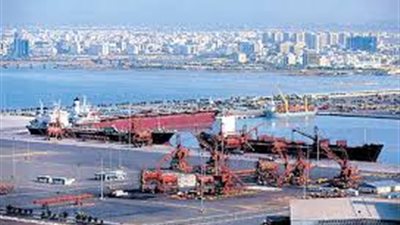 «النقل» تنظم انتشال الحطام البحري للسفن الغارقة داخل الموانئ