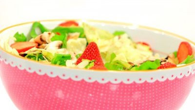 طريقة عمل سلطة الفراولة من مطبخ غادة التلى