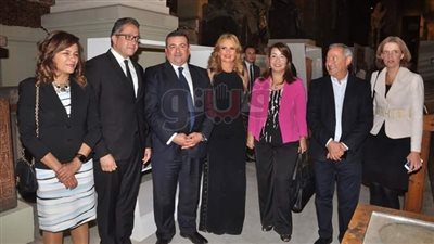 بالصور.. يسرا وسميح ساويرس و٦ وزراء في معرض بالمتحف المصري