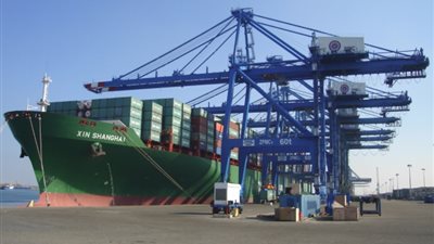 تداول 11 سفينة بميناء دمياط