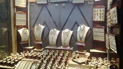 بالفيديو.. شعبة الذهب: انخفاض في أسعار المعدن والسوق يتحول لمعرض