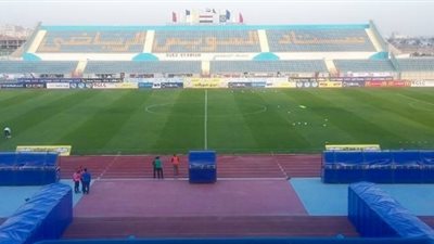 وزير الرياضة يتفقد استاد السويس