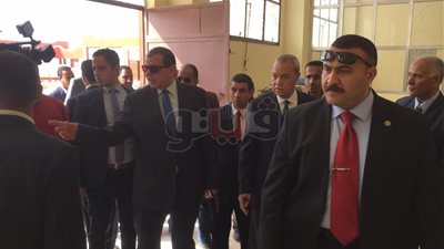 وزير القوى العاملة يعنف مدير مركز تدريب قفط بسبب سوء نظافة الحمامات (صور)
