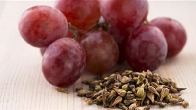 زيت سحري من بذور العنب ورشيم القمح لترطيب الجسم