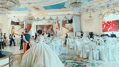 بالصور.. حفل زفاف أسطورى لمصممة أزياء روسية بموسكو