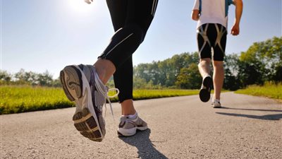 المشي 30 دقيقة يوميا يعزز فرص الشفاء من مرض السرطان