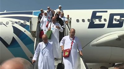 مصر للطيران تسير 14 رحلة لعودة 2598 معتمرًا إلى القاهرة