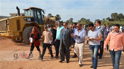 بالصور.. محافظ الإسماعيلية يتفقد أعمال إنشاء جسر بحيرة الصيادين