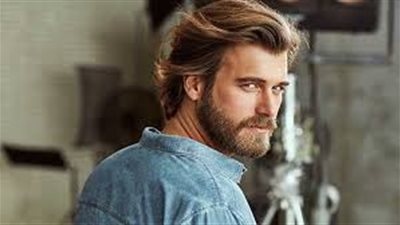 شبيه مهند التركي يشعل «فيس بوك» (صور)