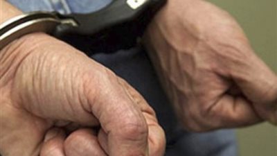 ضبط عاطل بالمنيا سرق فرامل السكة الحديد