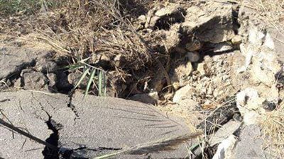 هبوط أرضي بطريق رافد جمصة (صور)