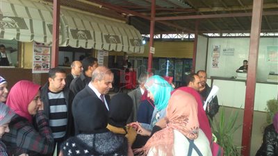 رئيس جامعة الأزهر يوزع دعوات مجانية للطلاب لمعرض الكتاب لأول مرة (صور)