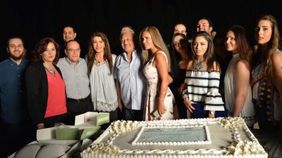 أسرة «ولاد تسعة» تصور المشاهد الخارجية في العين السخنة